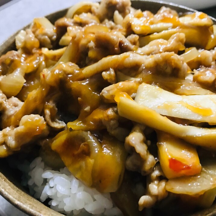 簡単！豚肉とエリンギのピリ辛丼♫